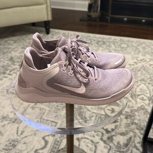 NIKE FREE RUN size 8.5 women’s - EUC